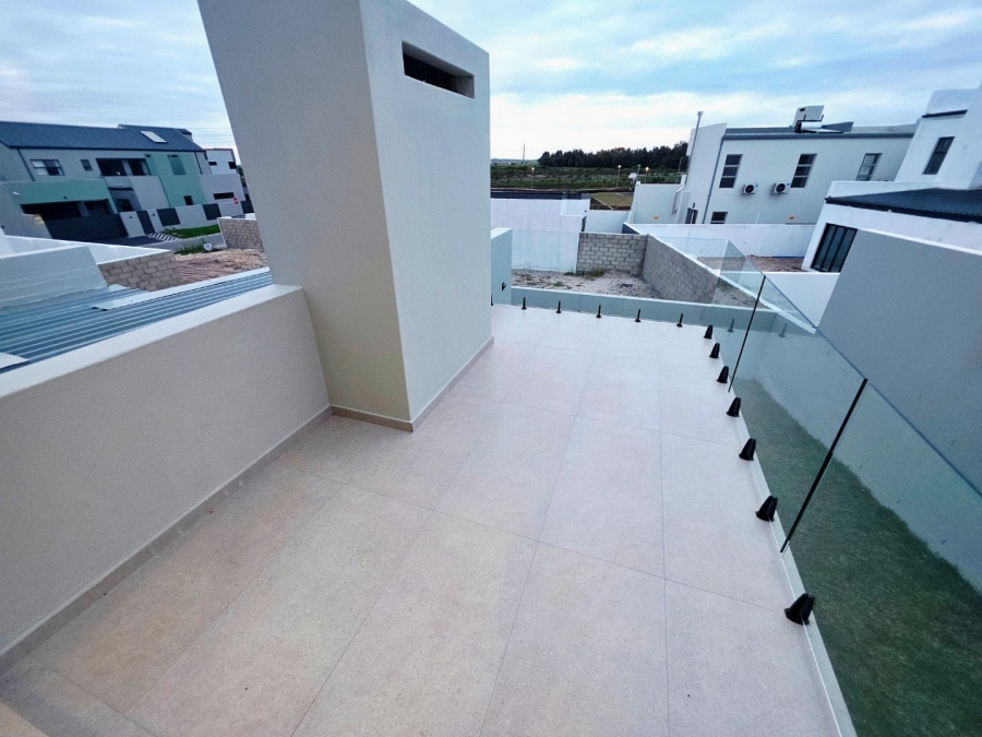 4 Bedroom Property for Sale in Sandown Western Cape